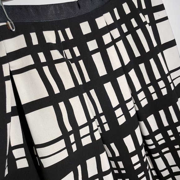 Contemporaine Simons | BLACK AND WHITE FLARED SKIRT - Picture 3 of 3
